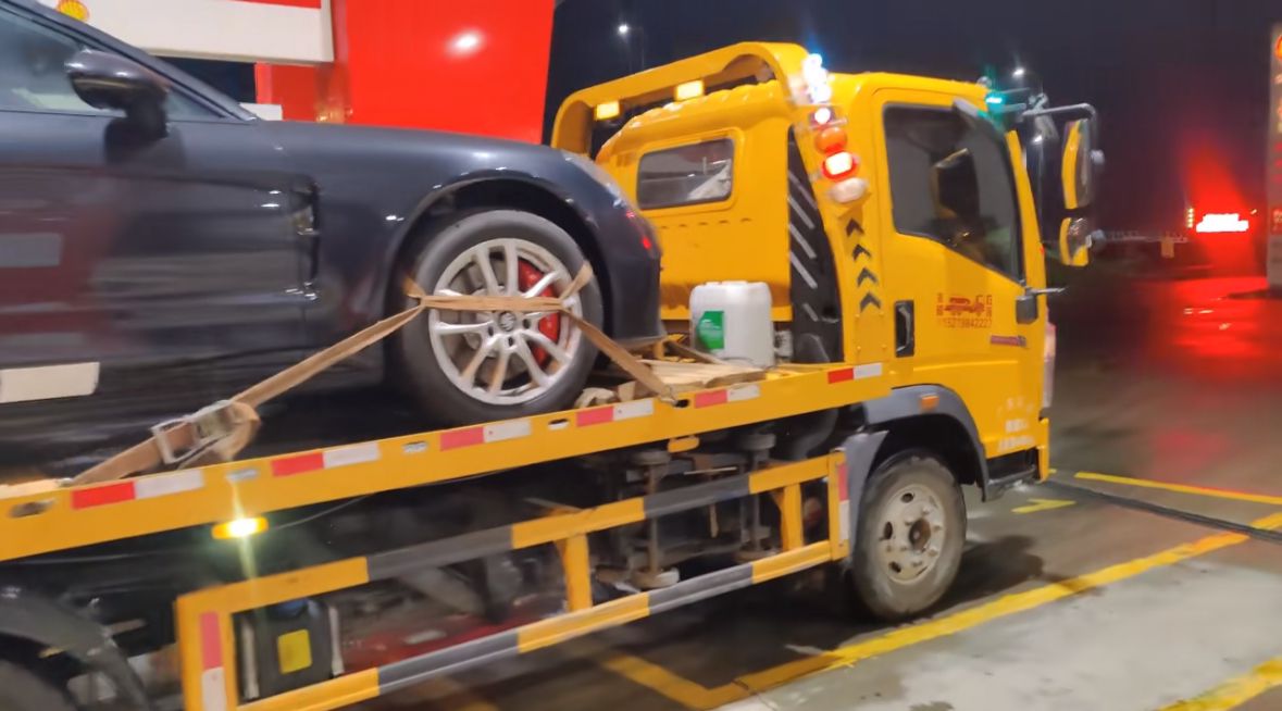 定安行车途中遇到突发状况该如何呼叫道路救援？